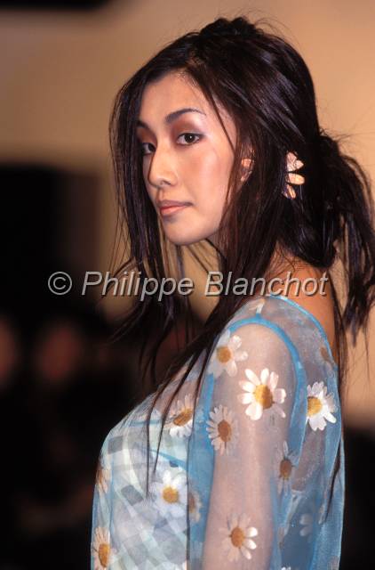 mode 08.JPG - Défilé Yuki Torri 1997Paris, France